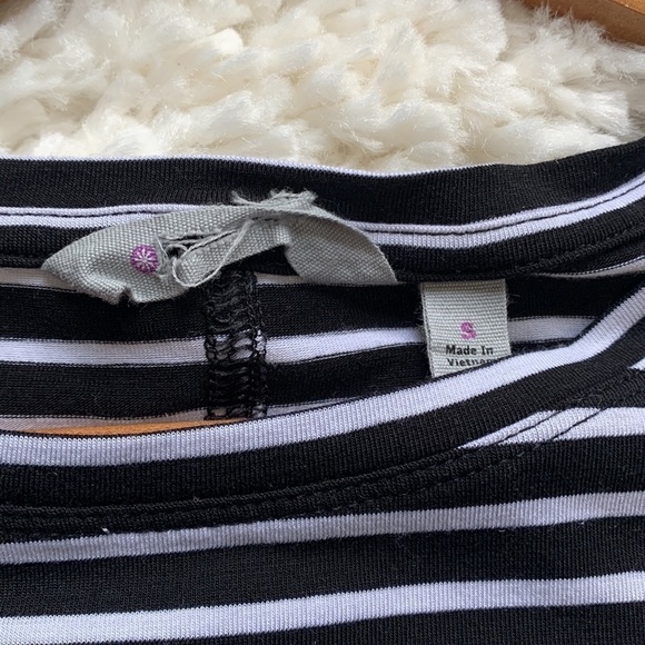 Athleta Side Split Tunic Tank Black White Striped Hi Low Crew Neck Top - Picture 4 of 7